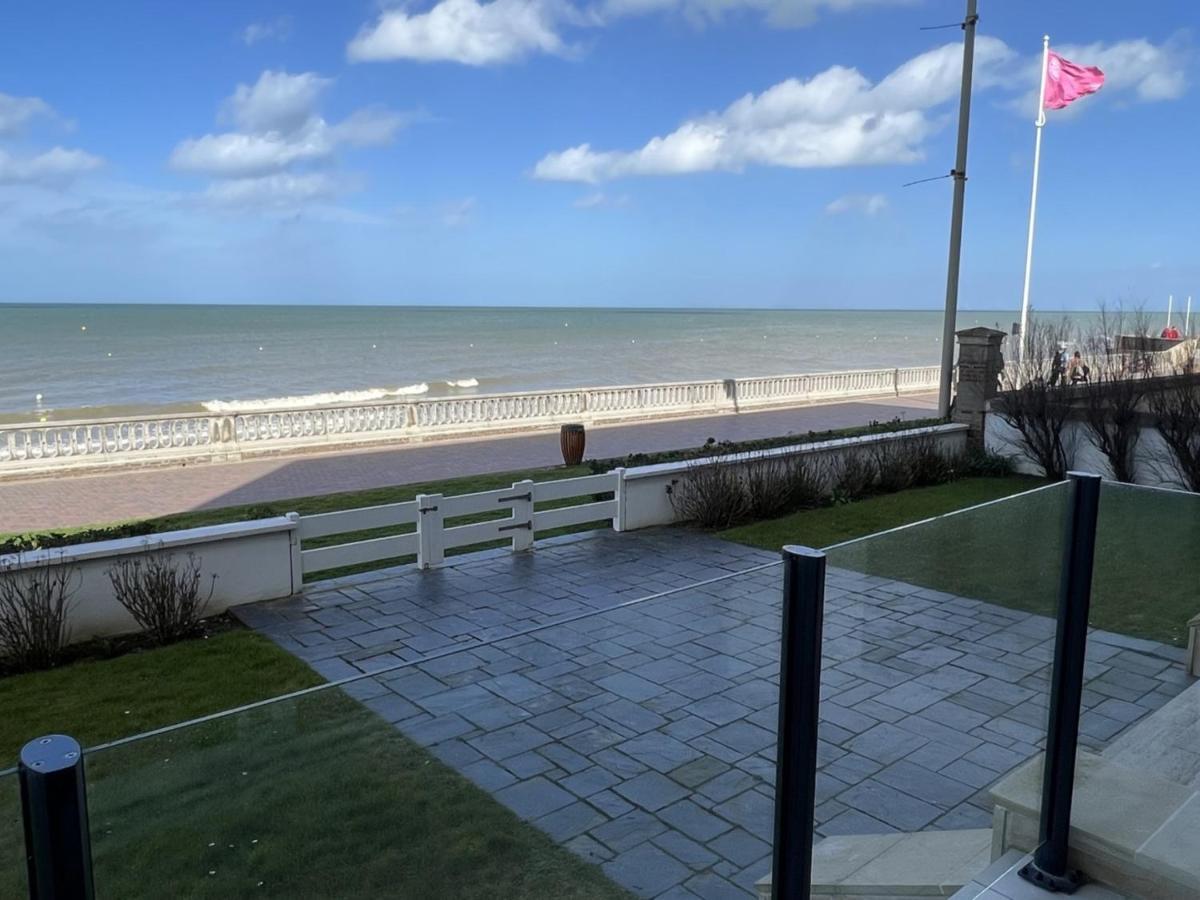 Studio En Centre-Ville De Cabourg Avec Balcon Et Parking - Fr-1-487-345 Buitenkant foto